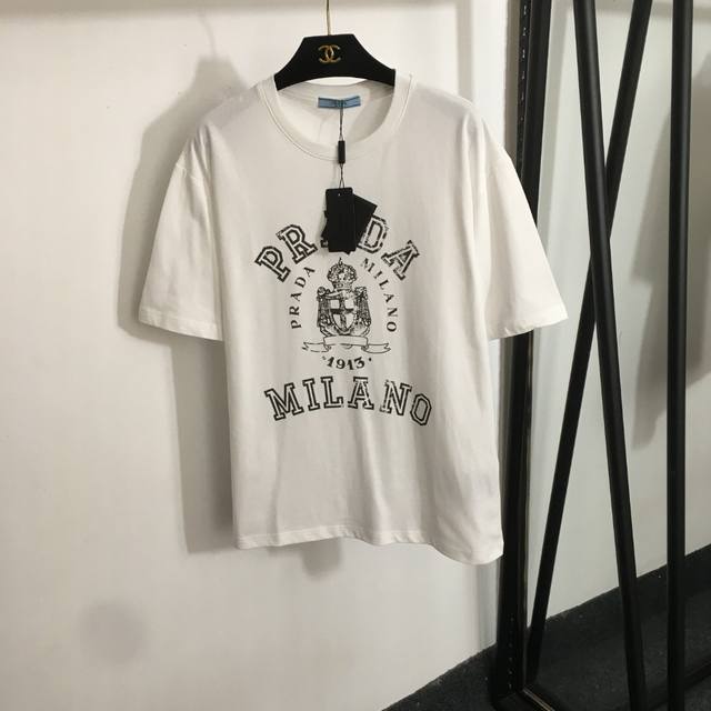款号20252499 Prad*新款 徽标Logo字母印花休闲短袖T恤，白色，黑色，Sml， S码；肩宽50，胸围110，袖长23，长69