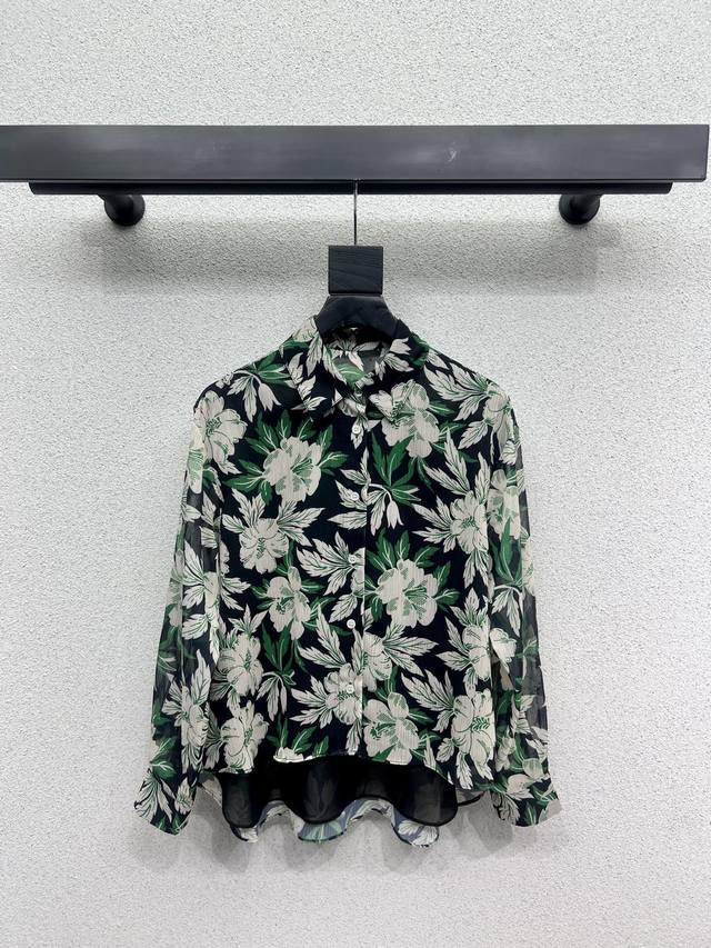 罗意威翠花衬衣 面料光洁舒适 低调奢华立体剪裁 精简线条感设计 高贵典雅又尽显温柔知性的气质 进口特殊材质 定制面料质感超赞 高品质 尺码Sml