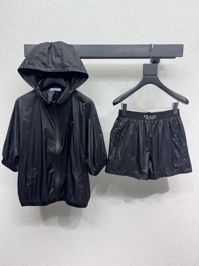 p家尼龙防晒套装 上身帅气拉风 美式运动风减龄又百搭 原版定制版型百搭不挑人 进口面料质感舒适 做工品质看细节 高品质 两色 尺码Sml