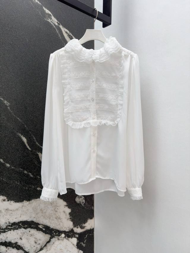 vltn 25Ss 春夏新品浪漫蕾丝拼接衬衫 法式优雅荷叶花边领设计 一整个高级气质范儿 超级温柔 精致透视设计恰到好处地展现优雅与性感 上身立显女性魅力 逛街