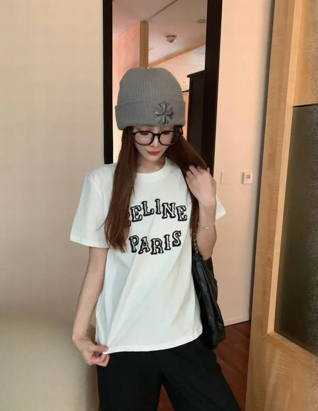 celin家！专柜款！重工刺绣钉钻字母Logo图案圆领丝光棉短袖T恤！三标齐全！两色！码数S M L，现货发！ M码胸围92衣长60