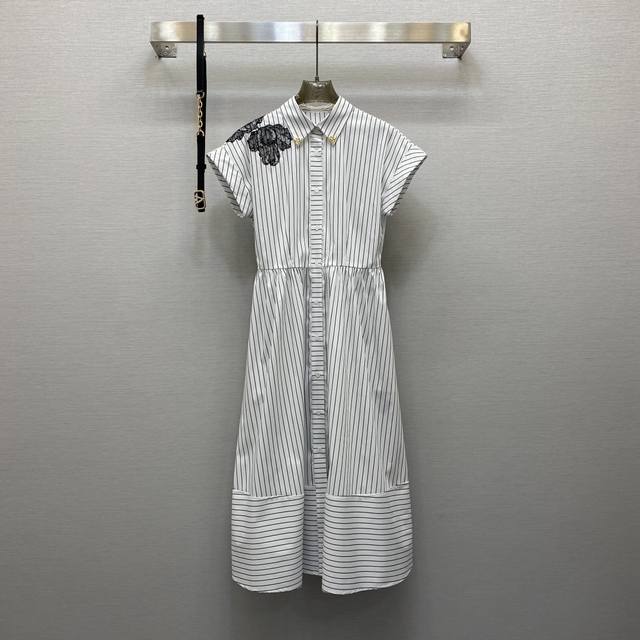 va*25Ss 重工定位绣花气质翻领收腰连衣裙， 配送腰带 高级面料，颜色:图片色，面料：精纺条纹棉面料 Smlxl