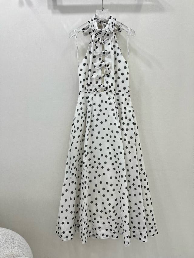 zimmerm*25年新款推荐 后脖绑带无袖黑白波点半裙，前胸镂空蝴蝶结选用亚麻面料制成，让人眼前一亮，隐形拉链开合，搭配黑色蝴蝶结腰带，仙女本仙～ 可搭配同系