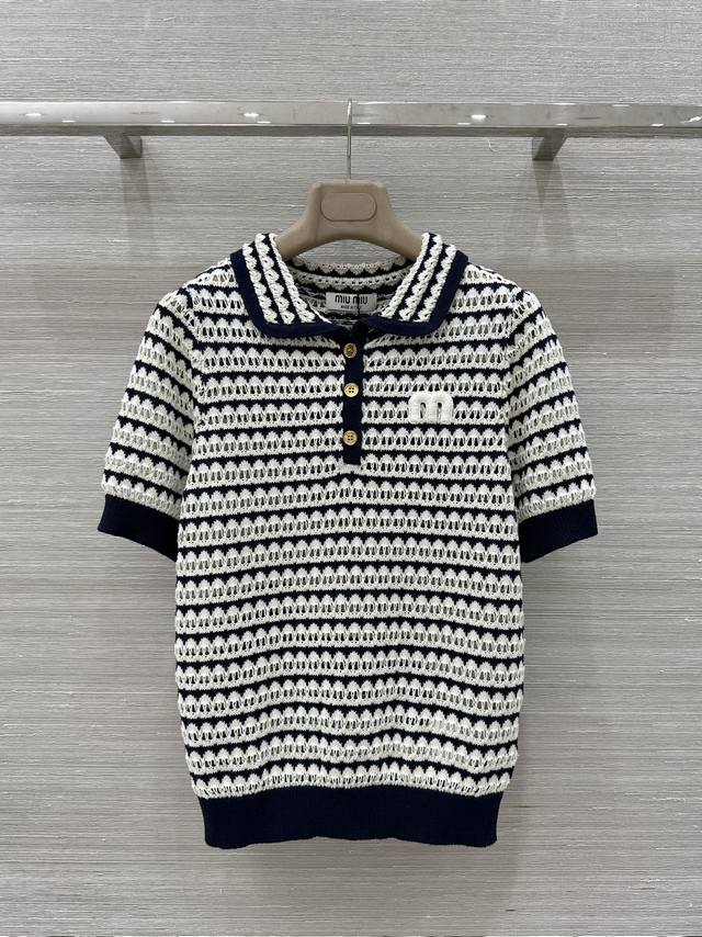 独家首发 原单品质Miu系穿搭，25春夏新品！夏威夷度假 高级黑白拼色镂空钩织针织Polo领短袖上衣！手钩重工艺定制！认准我家！白富美必入神器！万能百搭版型超显