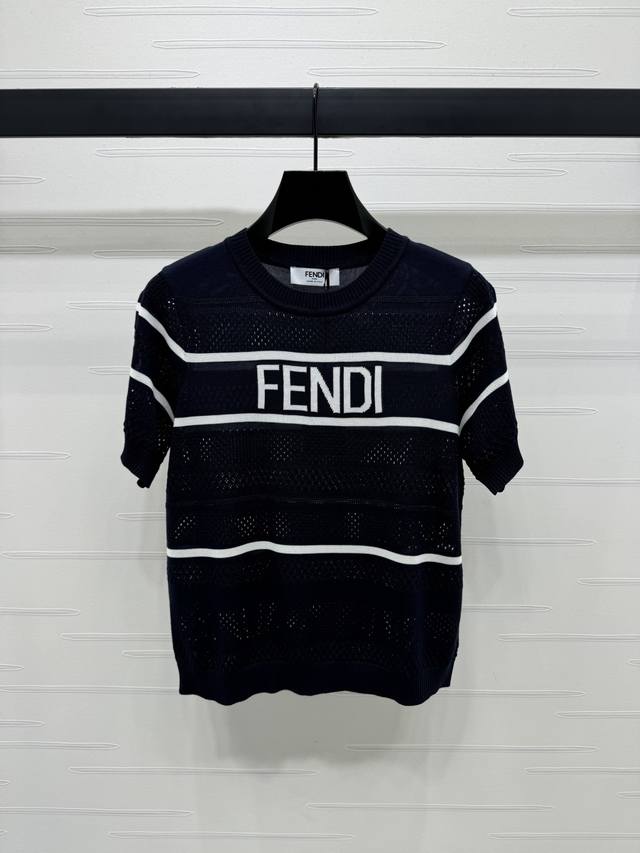 上新原单高端品质 Fend* 2025春夏最新系列！镂空圆领针织短袖！定制进口羊毛针织材质 亲肤透气 质感上乘 撞色条纹 胸前标志性Logo提花 通体镂空肌理