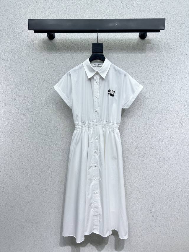 miu家衬衣风长款连衣裙 质感细腻软糯 经典减龄单品！设计时髦版型不挑人上身巨显瘦！白富美必收的完美单品。质感超赞完美做工品质 高品质 尺码Sml