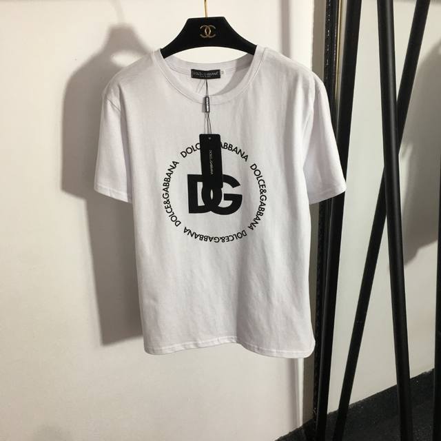 款号 7632 Dg*新款 字母印花纯棉短袖T恤，白色，黑色，S-Xl， M码；肩宽43，胸围94，袖长19，衣长63