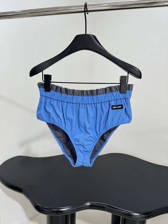 新品府绸质感三角裤 饰有品牌标识刺绣徽标 撞色弹力波浪形腰围 灰色网状衬里 醒目新颖造型 推荐入手 宝石蓝 L
