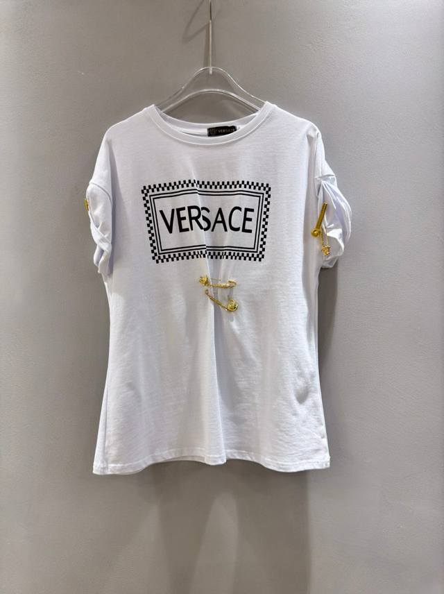 versace 范思哲 金属扣安全别针装饰字母Logo短袖T恤。Smlxl