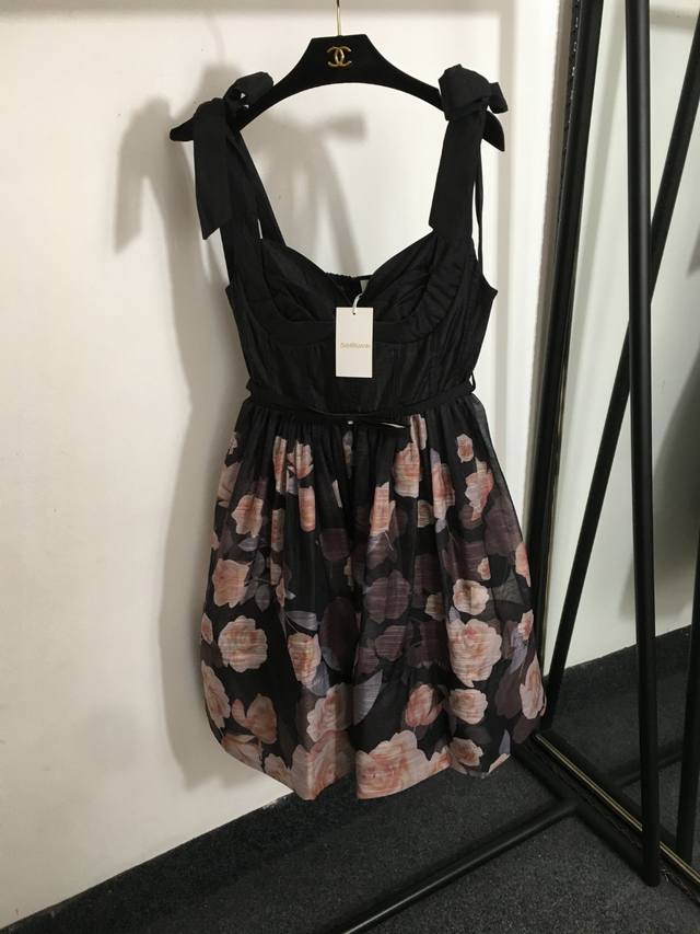 款号20252773 Zimmermann新款 粉色玫瑰花朵印花 抹胸收腰蝴蝶结吊带连衣裙，黑色，S-Xl， M码；胸围82，腰围70，长83