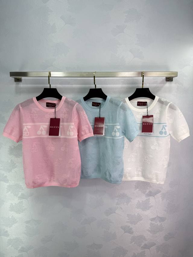 gucc*25春夏新款针织圆领短袖樱桃双G字母Logo提花装饰 超薄透气舒适 时髦百搭夏日炎炎必备单品 尺码Sml。T226B