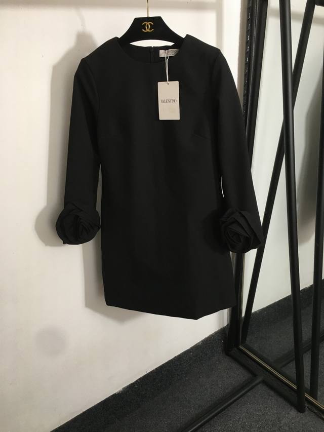 款号 0371 Valentin*新款 立体大花朵袖口轻奢长袖连衣裙，黑色，Sml， M码；肩宽38，胸围90，袖长57，总长86