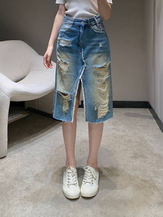 maisonmargi*La 25Ss春夏新款 Mm6破洞做旧开衩半裙丨独家高版出品！采用100%纯棉的面料 牛仔上身柔软 做旧复古破洞设计 多种水洗工艺 纹理
