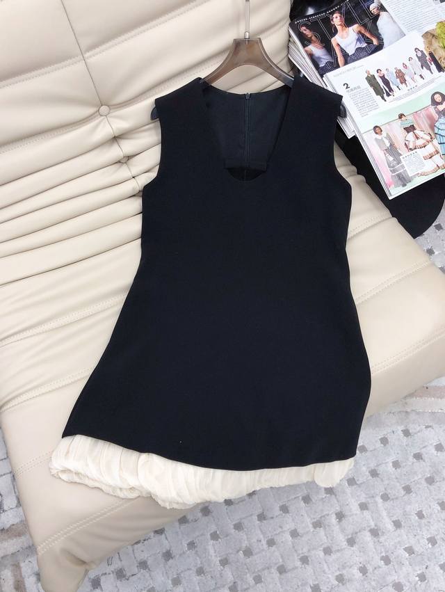 法式浪漫的夏天 25优雅蝴蝶结拼接连衣裙 上身看上去就温温柔柔的 自带高贵气息 兼顾浪漫感和少女心 简约大方优雅 V领剪裁搭配蝴蝶结 版型不挑身材 很显瘦 裙长