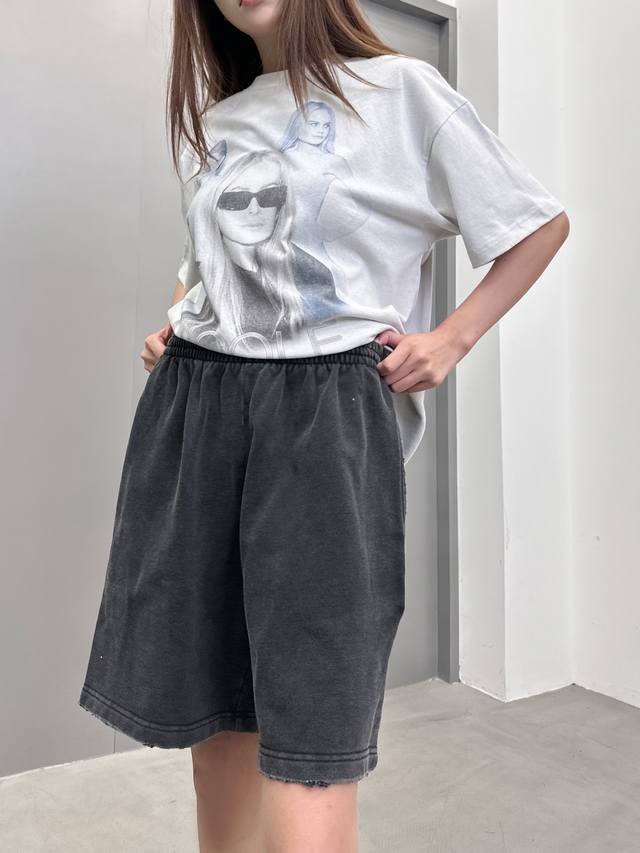巴黎 ｜ 新款短裤，成衣洗水炒色吊磨工艺，最新光板设计，男女同款，尺码Sml
