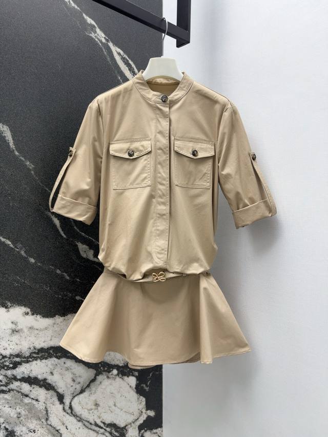 loe 25Ss 春夏新品棉质衬衫式连衣裙 定制腰带修饰整体线条 丰富多元的帅气风格 气质挽袖设计灵活多变 立体剪裁低腰廓形喇叭裙版型上身超显瘦 老钱风与学院风