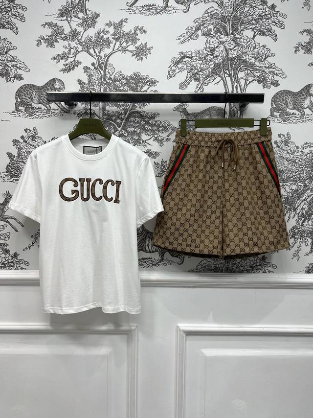 g家 25春夏新款 Logo短T+双G提花短裤 日常休闲套装 一套上身舒适又日常随性 简简单单无烦恼 经典的双G字母提花面料短裤 搭配简约Logo纯白短袖T恤