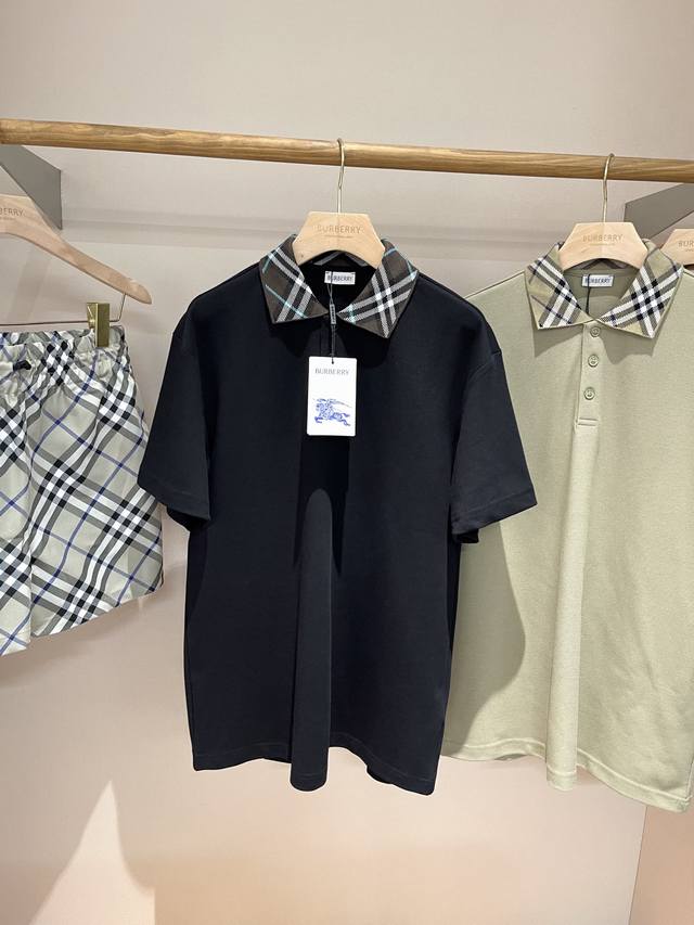 小格纹衣领棉质Polo衫 Bur王牌尖货，镇店之宝 2025 男士Polo衫带着教科书级质感登场，从金融街到高尔夫球场都能 Slav的英伦荷尔蒙。建议直接收藏发
