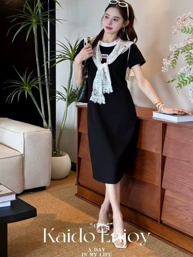 爆款推荐 这款连衣裙是优雅与舒适的完美融合 T恤版型随性自在 搭配精美丝巾 灵动又精致 恰到好处的长度 包容各种身形 轻松美出新高度 两色 Smlxl