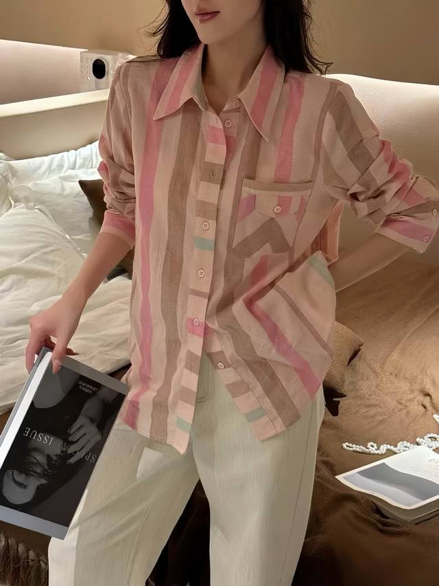 时尚简约撞色亚麻衬衫，经典的翻领与实用口袋设计，增添随性感。宽松版型，舒适自在，轻松适配多种风格 Smlxl