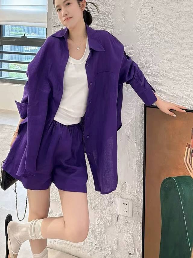 慵懒风随性简约亚麻衬衫三件套装 简洁又随性的宽松版型 流畅剪裁，上身显高显瘦，包容性大不挑身材，经典衬衫领设计 通勤佰搭 修饰脸型，短裤高腰版型 自然垂顺的廓形