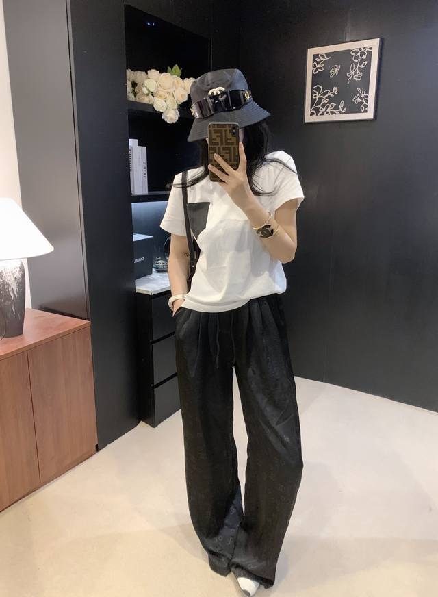 新款Chane*老花压花字母套装～独家设计款，定制老花字母面料，模特上身均为大货实拍，Sml，黑粉两色，