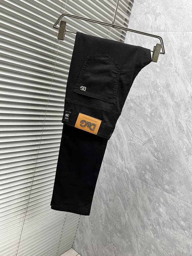d G原单牛仔裤 2025新品，原版牛仔裤原版重工打造，品牌经典Logo设计，原版五金辅料。专柜定制牛仔面料，完全对版专柜，欢迎专柜试穿后再购买，好货不怕比。码