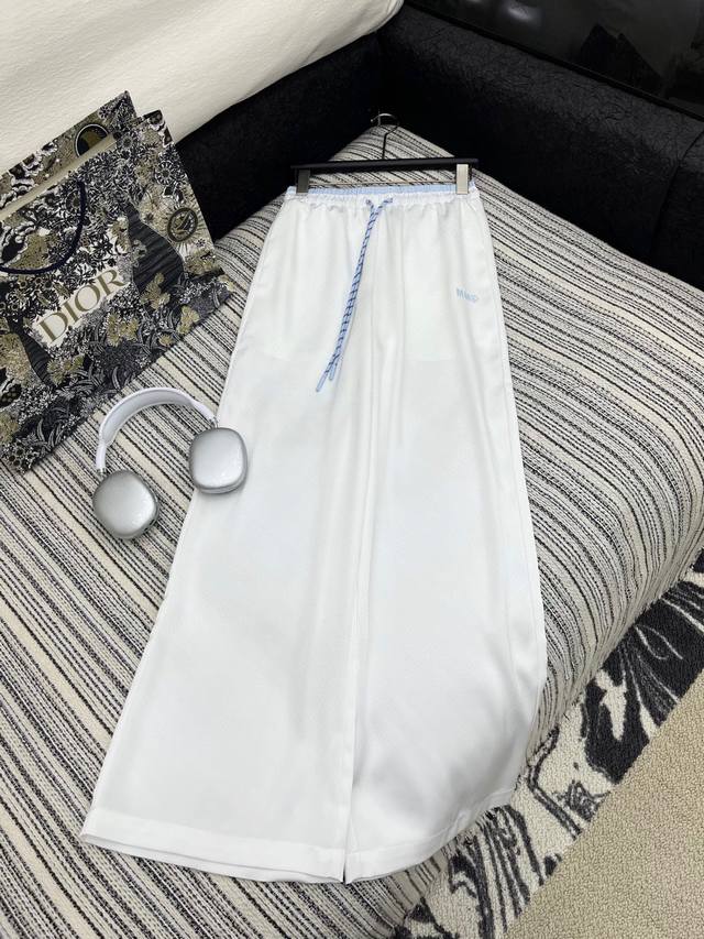 爆款现货 原单品质 Mm6 *｜25新款抽绳休闲裤 潮裤来袭，解锁多元风格 衣橱里总缺一条适配所有心情的神裤？看这里！ 纯净白，如清晨初雪，极简中透着高级，是温