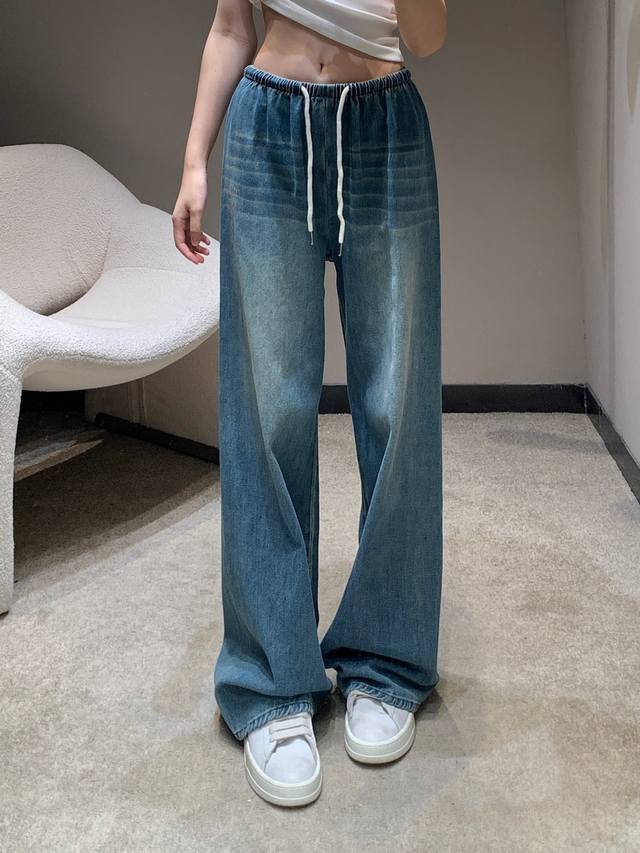 miumi*25Ss春夏新品 字母烫钻抽绳渐变色牛仔裤丨独家高版出品！重工洗水渐变蓝色 以及独特剪裁 上身绝对王炸牛仔裤 裤型质感真的绝了高腰宽松的版型 恰好的