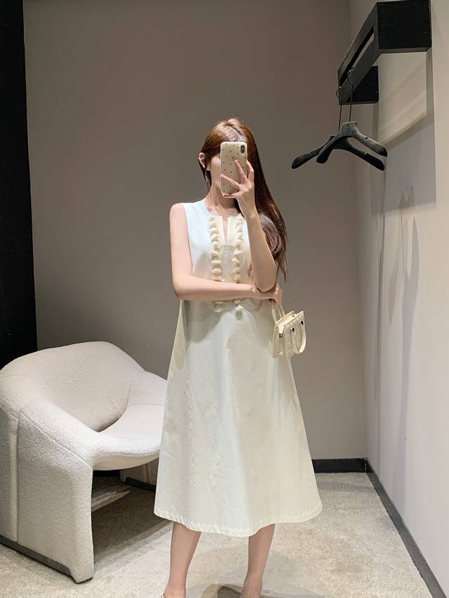 valentin* 25Ss春夏新款 罗马假日流苏无袖背心连衣裙丨独家高版出品！夏日出街回头率 定制面料 还可以搭配各种防晒小外套，实穿又好看！入股不亏！气质优