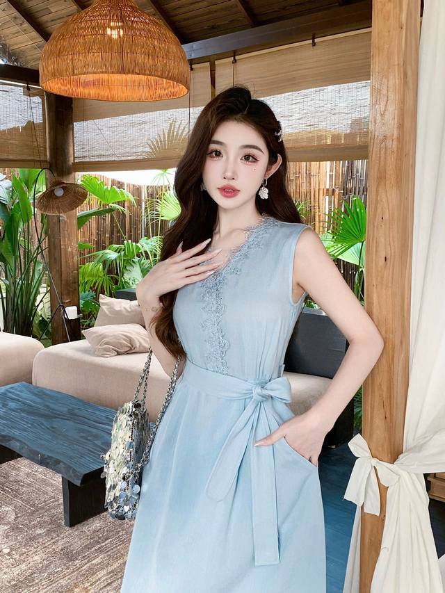 夏季新款 无袖背心连衣裙V领设计 领口拼接蕾丝 绑带设计两色四码Smlxl