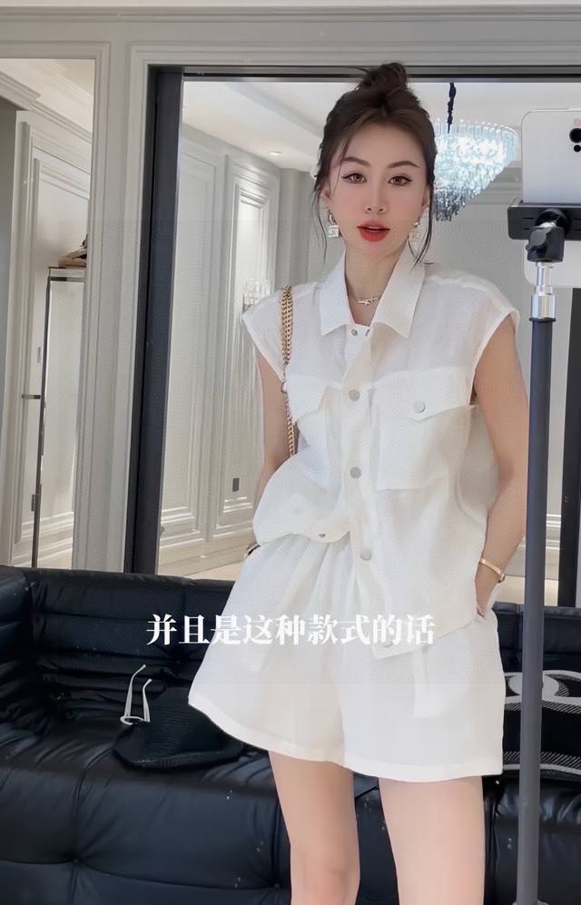 爆单出货高货高级感套装 无袖宽松上衣+松紧腰宽松短裤两件套 自带减龄的工装马甲+阔腿短裤两件套！可以包容各种身材，不管是腿粗还是胯宽，穿着舒适不显跨。Smlxl