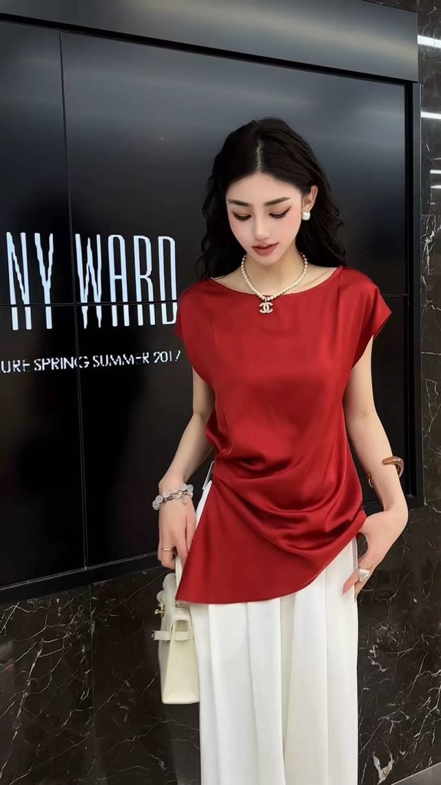 爆款高品质真丝双乔上衣出货啦 高品质真丝双乔别致设计小衫遮肚夏季洋气年新款上衣搭肩袖背心衬衫 面料： 100%真丝 颜色：黑色 杏色 黄色 红色 码数：S一Xx