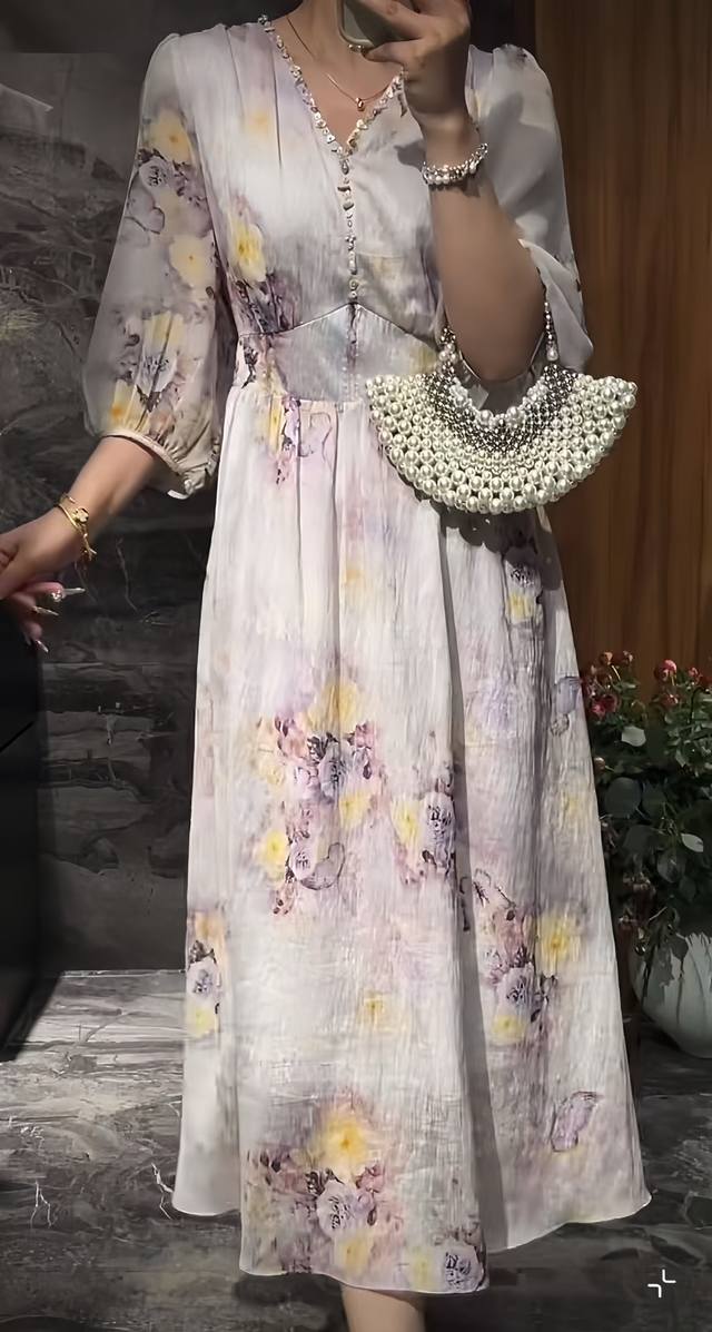 爆款来袭 高级欧美V领印花可收腰气质优雅连衣裙 复古又气质 腰间系带勾勒曼妙身姿，多层裙摆增添灵动，尽显优雅甜美 Smlxl