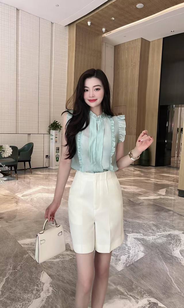 爆款 采用进口天丝材质面料，小众品牌～木耳小领子荷叶边设计衬衫，减龄必备单品三色S、M、L、Xl