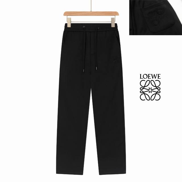 loewe 罗意威 25春季新款裤子 欧洲贸易渠道，意大利海外仓直发，海外精品限定销售。 25Ss春季新款休闲时尚卫裤，这款卫裤采用大牌的设计打造时尚潮流感，细