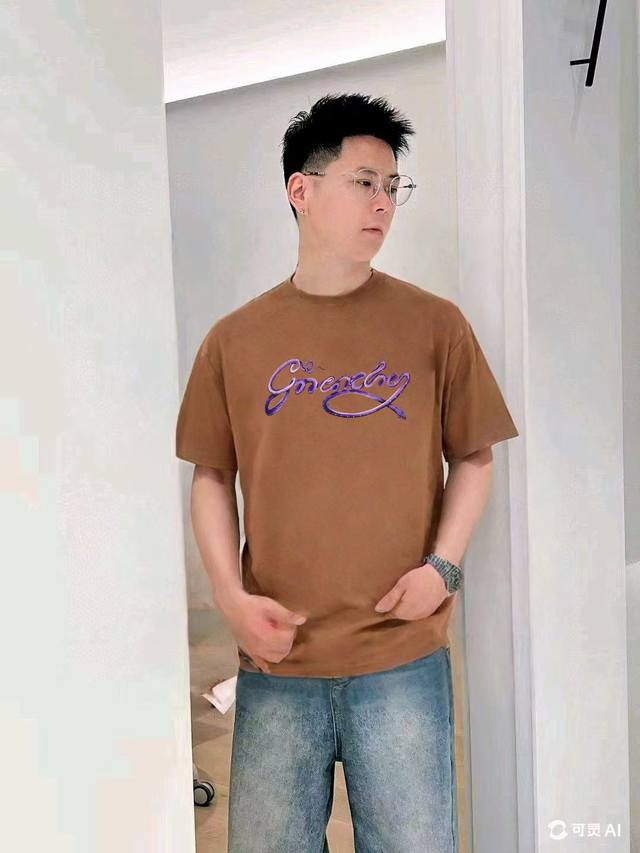 balen巴黎 25Ss 大师亲手设计潮牌新品印花圆领短袖T恤 春夏最新砖柜同步 Os落肩版型 300克重全棉 时尚又个性 超级百搭好看的一款 男女都非常合适
