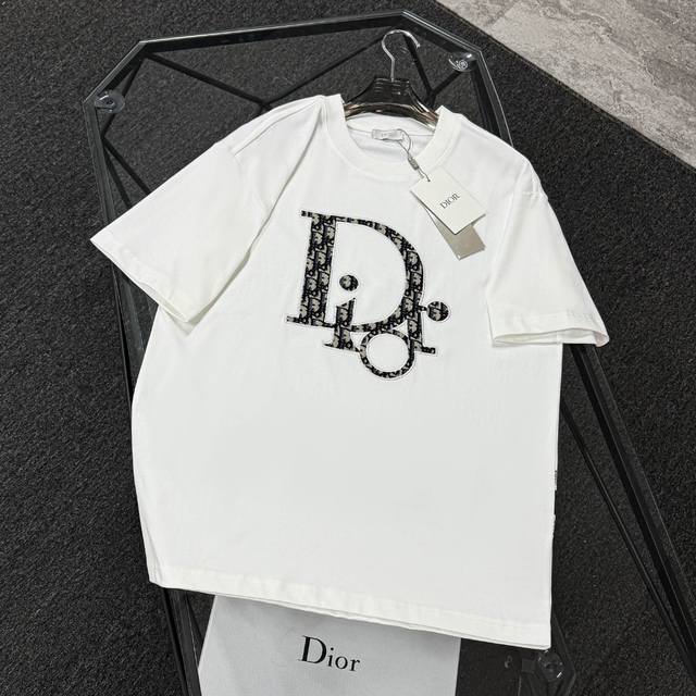 dior 迪奥 25款高版本 面料采用300克高密度纯棉 不变形 不缩水 三标齐全 男女同款 工艺；前幅特种贴布刺绣+后幅绒面发泡印花 颜色：白色 黑色 Siz