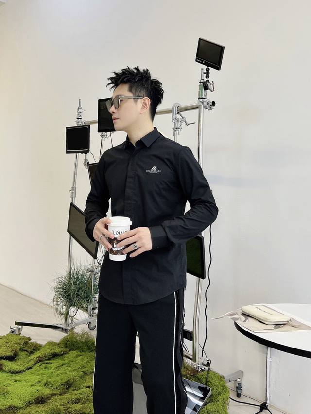 巴黎世家 Balenciaga 码数38-43 专柜最新款男士必备款衬衫，100%天然棉，舒服透气，原单狠货，原版面料，柔软舒适，1F上身高端又奢华，足够场面的