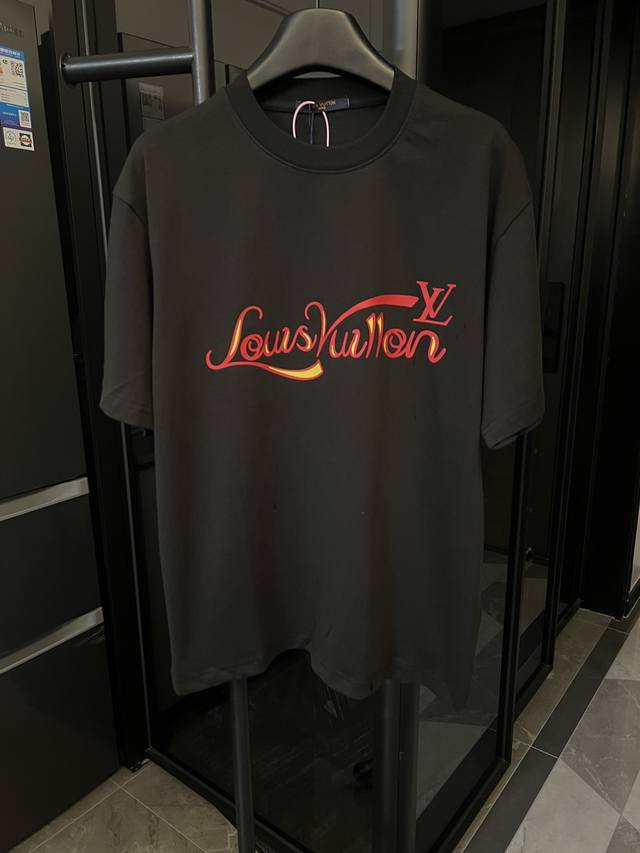 高版 Louis Vuitton 路易威登 25Ss 火焰Logo压胶短袖 黑 重磅克重260G纯棉双纱面料 螺纹定织定染通肩拉条工艺增加衣物清洗寿命 触感舒适