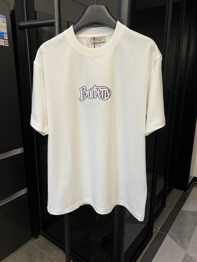 高版 Burberry 巴宝莉 25Ss 草体发泡字母印花短袖 白 重磅克重260G纯棉双纱面料 螺纹定织定染通肩拉条工艺增加衣物清洗寿命 触感舒适 品质上乘