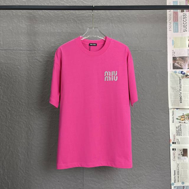 c39 Miu Miu 300高克重 高端镶钻工艺 独家专供新款原单男士休闲短袖 高端定制 高版本 时尚百搭爆款 进口面料 手感超柔软细腻 穿着亲肤舒适 高端精