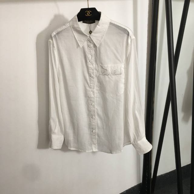 款号20252806 Loro Piana Lp新款 Logo刺绣口袋薄款透气长袖亚麻衬衣，白色，蓝色，粉红色，红色，咖啡色，Sml， M码；肩宽45，胸围11