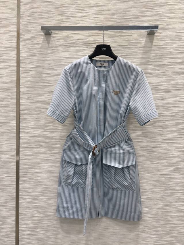 fend*2025Ss新款连衣裙 经典又有型 各种都能完美驾驭～高级成衣做法，细节美到爆！精美又日常，轻松驾驭！质感棒棒哒！！减龄 时尚 休闲少女感，强推！Sm
