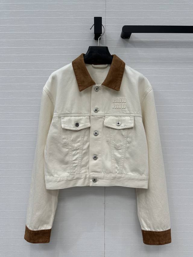 爆款推荐缪*25Ss新品！复古麂皮绒拼接白牛仔夹克外套！复古帅气少女穿搭！气质小短款版型百搭又显瘦！刺绣字母Logo低调奢华，纯棉牛仔面料质感超赞。可盐可甜必备