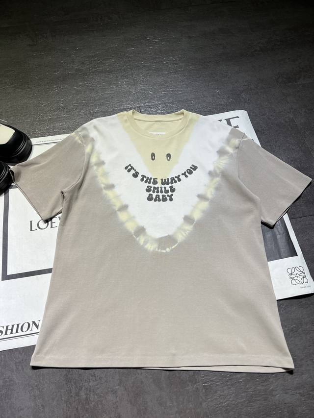 原版开发Maisonmargi*La 25Ss春夏新款 笑脸晕染渐变圆领短袖T恤丨独家Yb开发！高版出品！宽松落肩T恤裁剪 凸显品牌格调 采用克重纯棉制成 略带