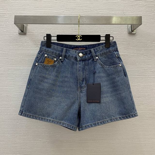 款号G25042518 Louis*驴家Lv新款高端定制、鹿皮绒徽标装饰后臀口袋刺绣Logo时尚百搭高腰牛仔短裤！蓝色， M码：腰围70，裤长34