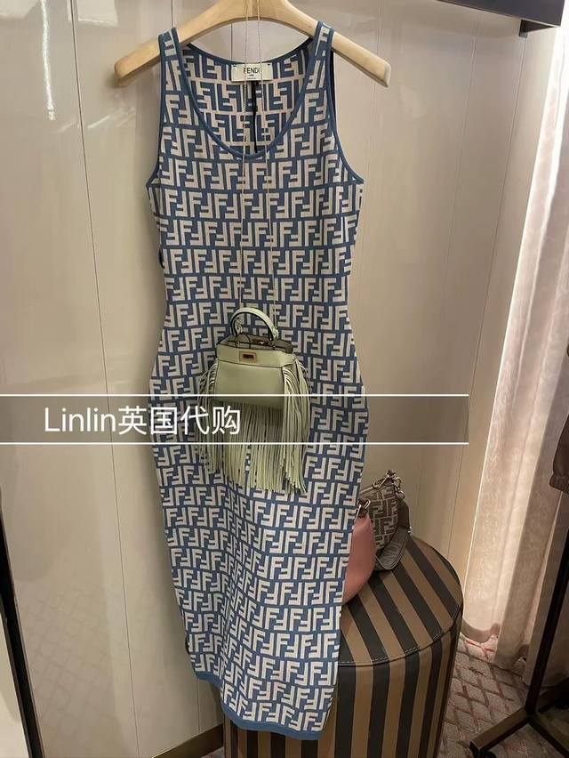 款号D25042356 Fend*新款 通体老花双Ff字母针织面料、高弹力修身显瘦针织裙无袖背心连衣裙！蓝色、黑色、咖色、 M码：胸围82，裙长115