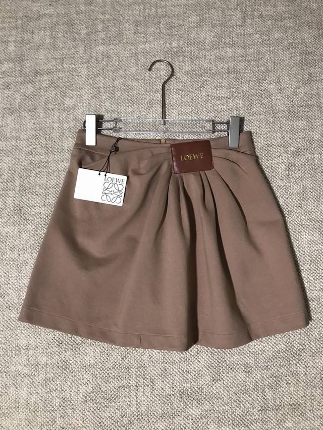 loewe 罗意威女装棉质不对称手工褶皱A字设计休闲半身裙短裙。Smlxl