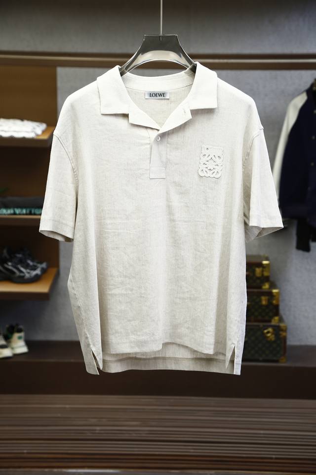 2025Ss系列新品 Loewe-罗意威麻料Logo刺绣Polo衫 此款Polo衫采用进口高档棉麻材质面料市面罕见类型，传统Polo领设计，简单大方，经典Log